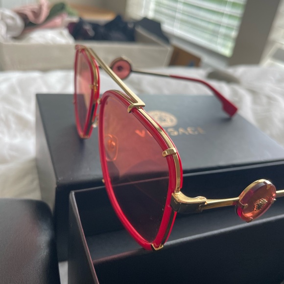 Versace red sunglasses - Picture 3 of 6